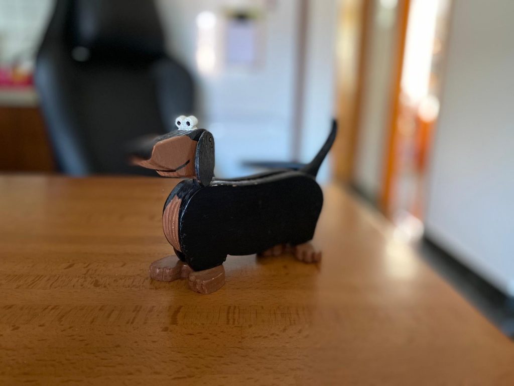 Soporte de carga para el móvil pintado